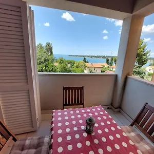 https://apartments-henc.in-istria.net